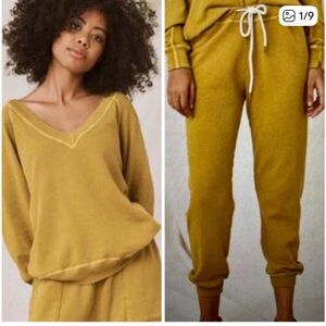 THE GREAT. Mustard Full Set: joggers and sweat shirt